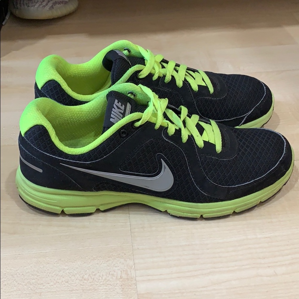 Nike Black and Green Running Sneakers